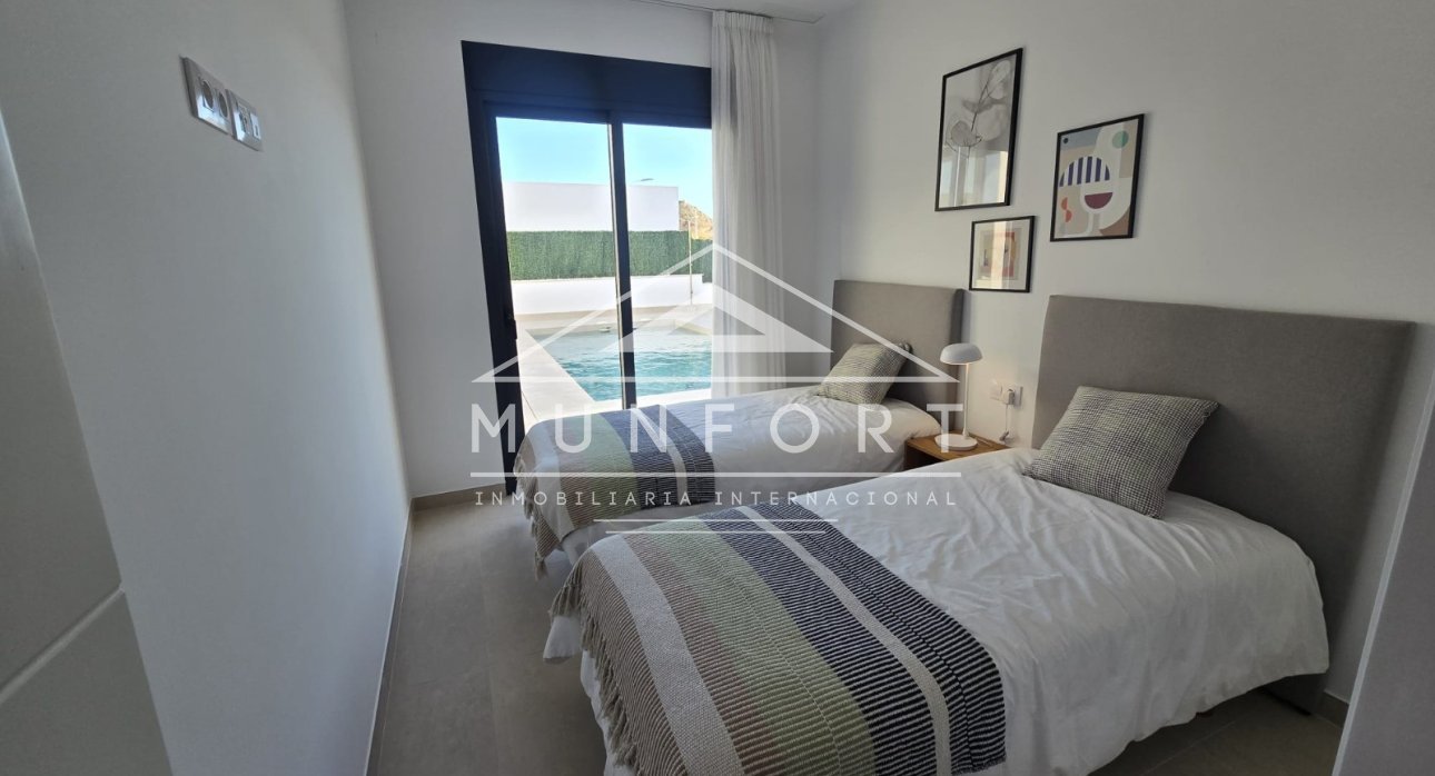 Resale - Villas -
Almeria