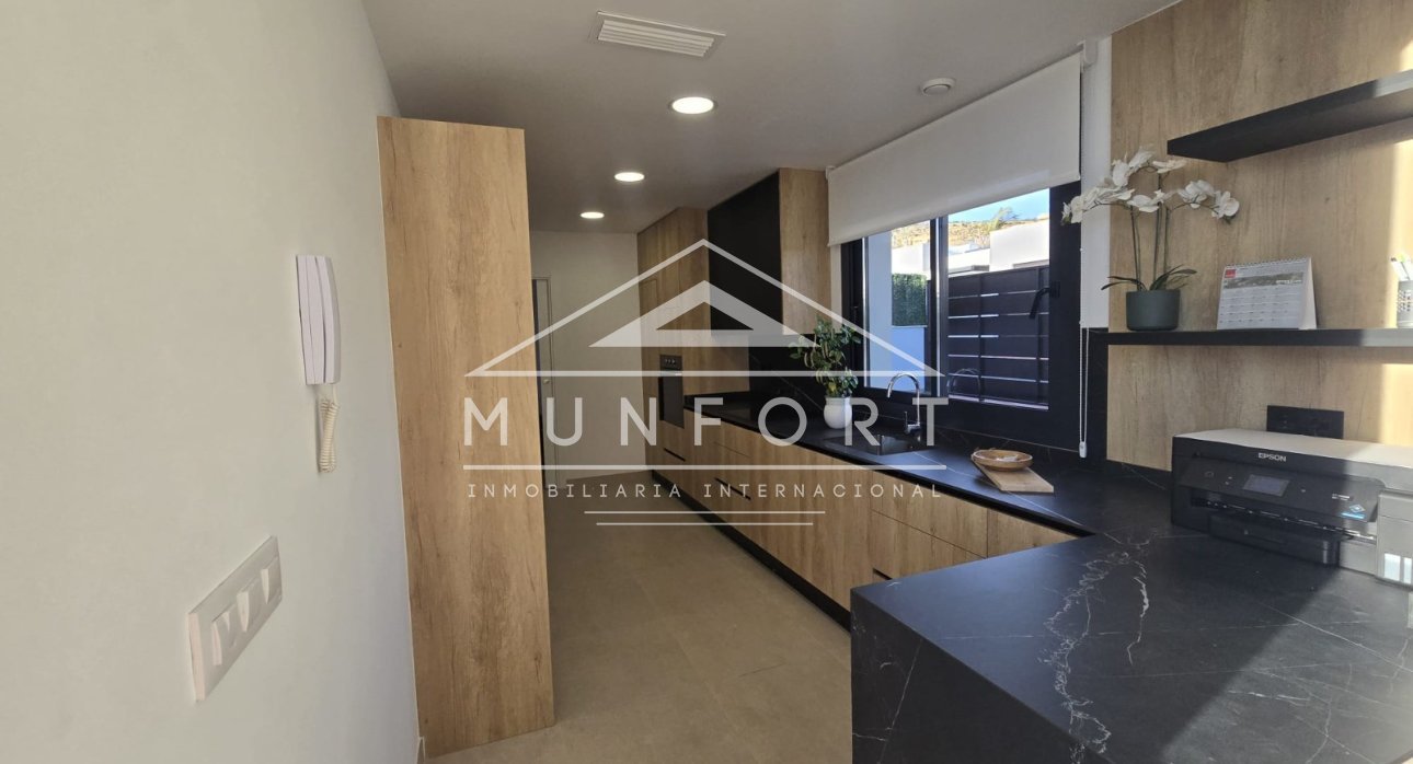 Resale - Villas -
Almeria