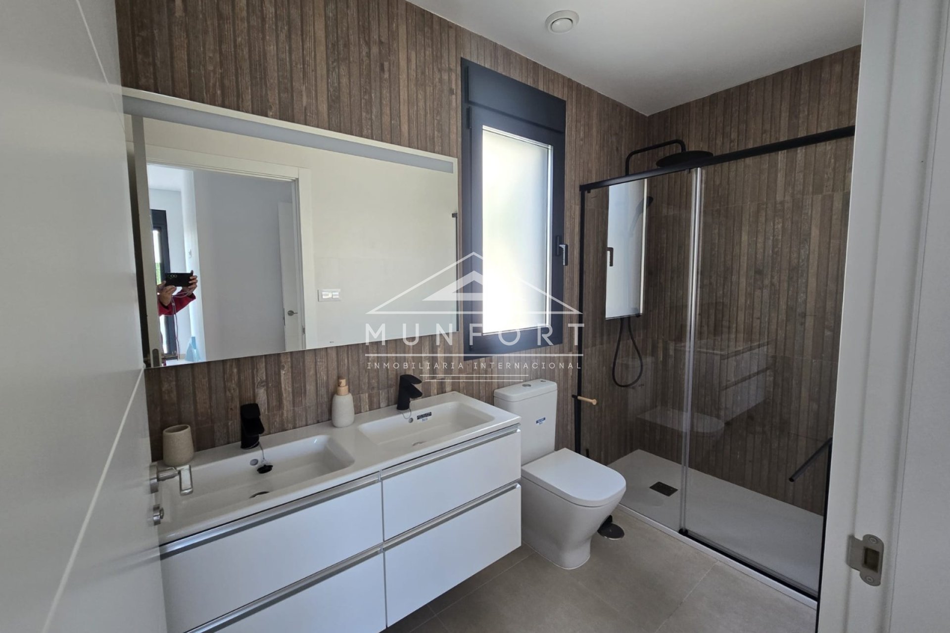 Resale - Villas -
Almeria