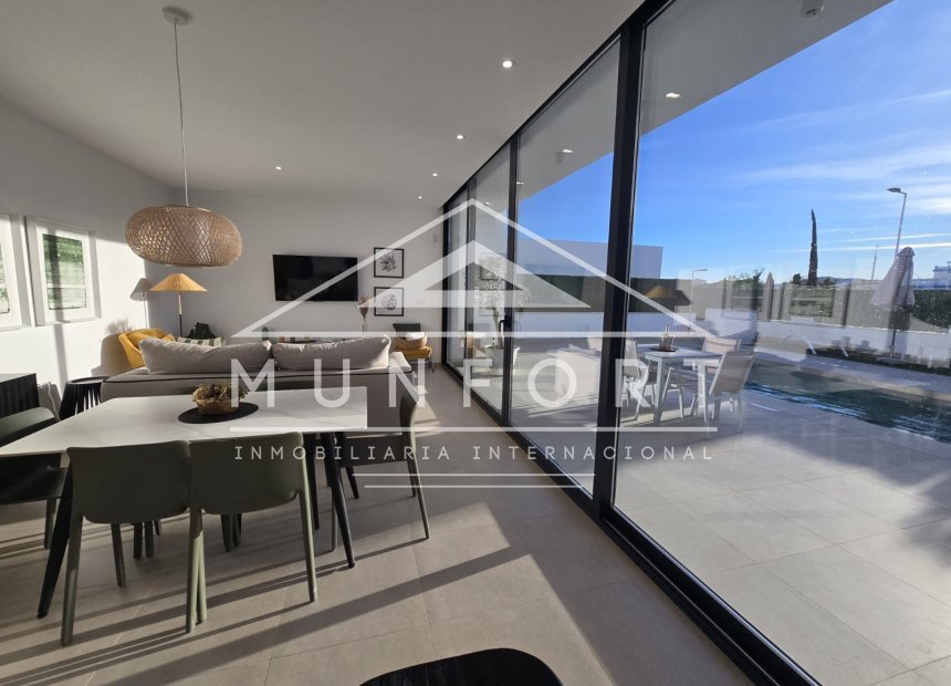 Resale - Villas -
Almeria