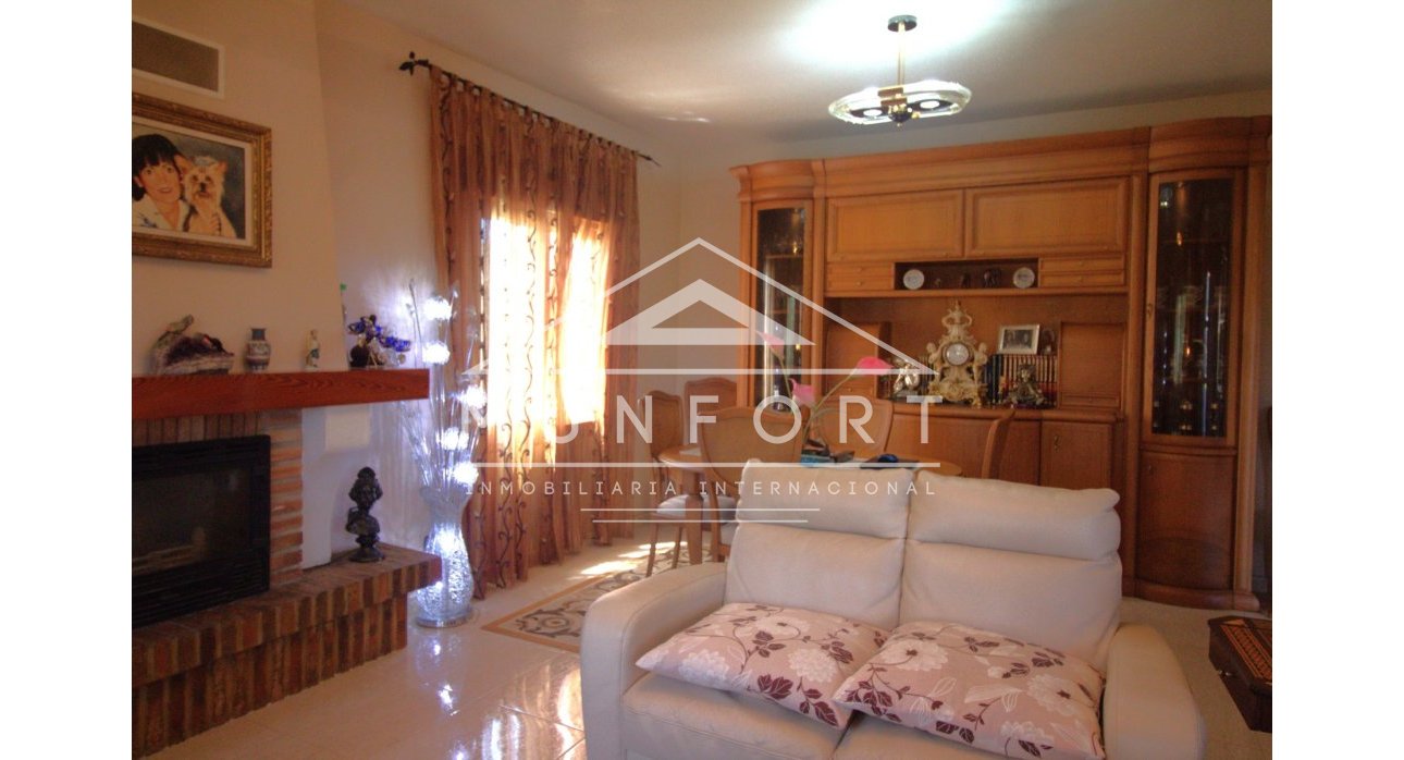 Resale - Villas -
Dehesa de Campoamor