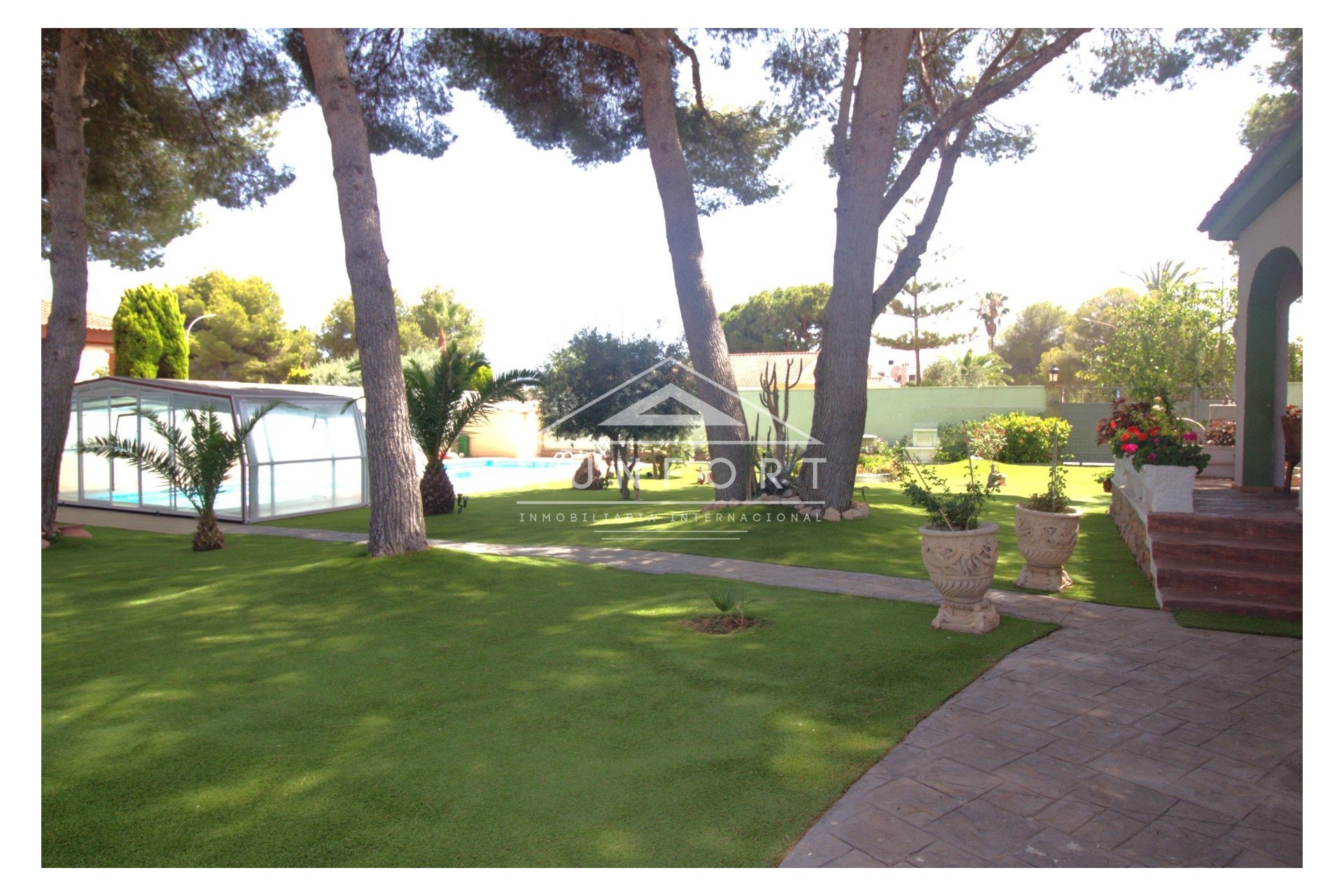 Resale - Villas -
Dehesa de Campoamor