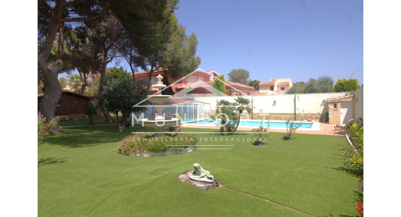 Resale - Villas -
Dehesa de Campoamor