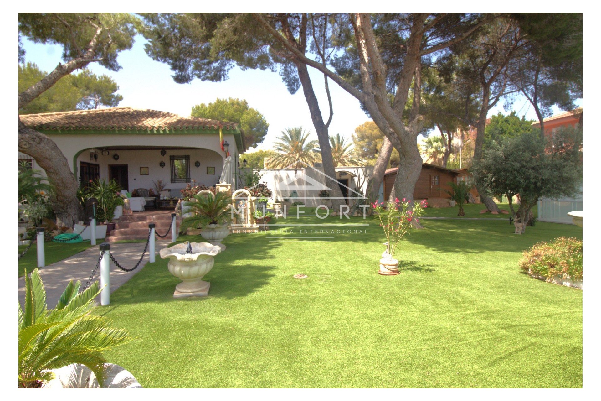 Resale - Villas -
Dehesa de Campoamor