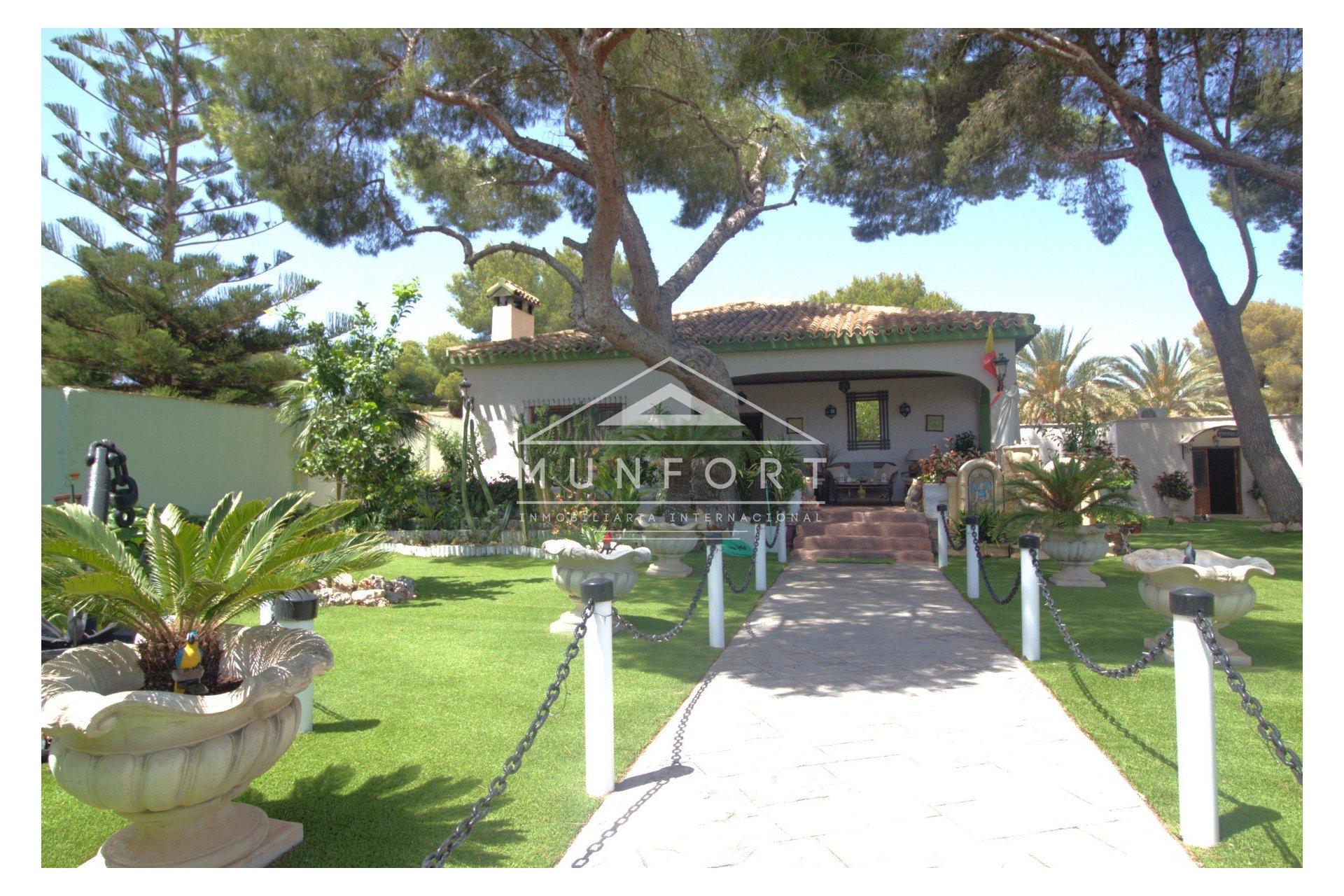 Resale - Villas -
Dehesa de Campoamor