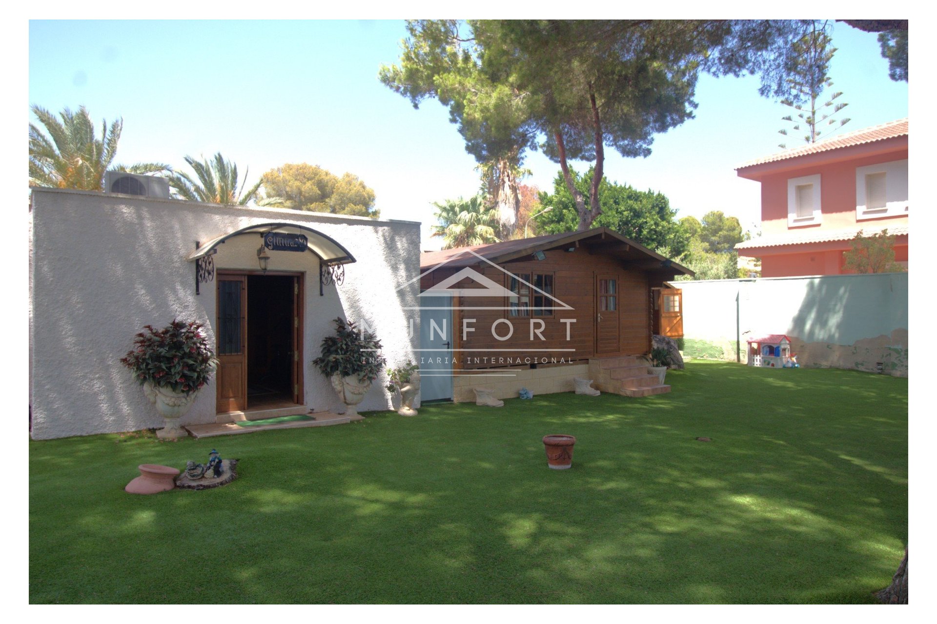 Resale - Villas -
Dehesa de Campoamor