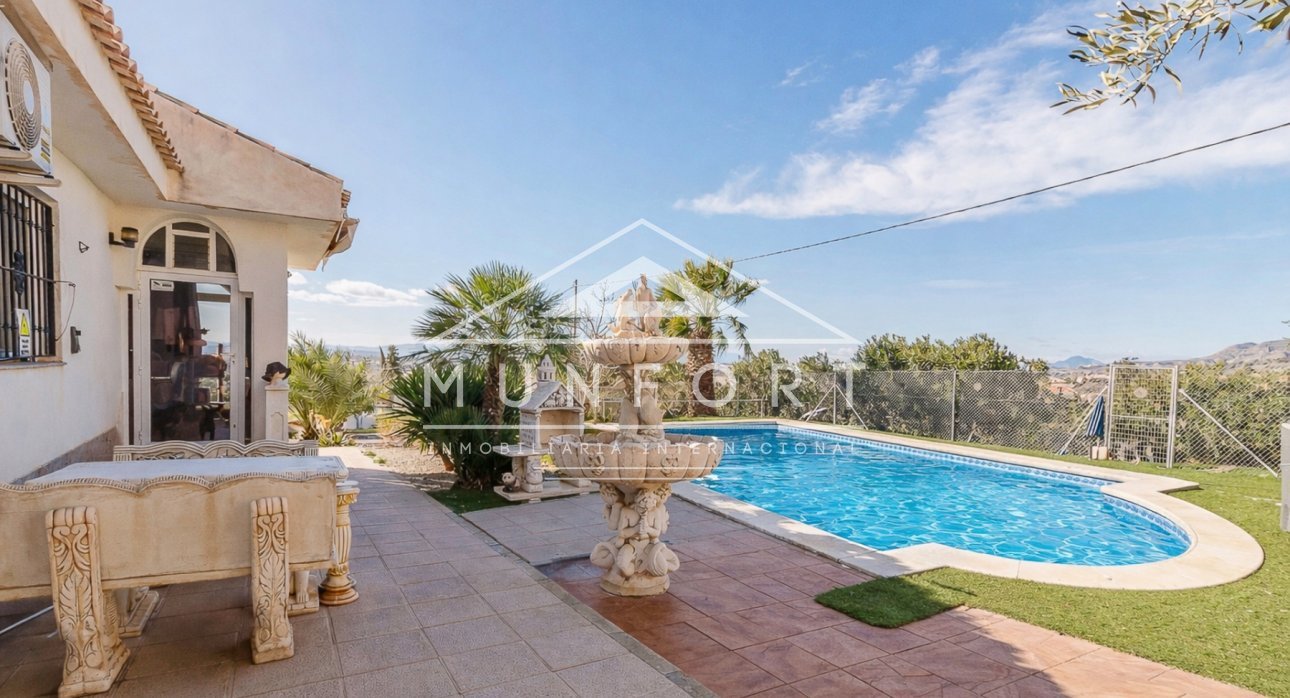 Resale - Villas -
Fortuna