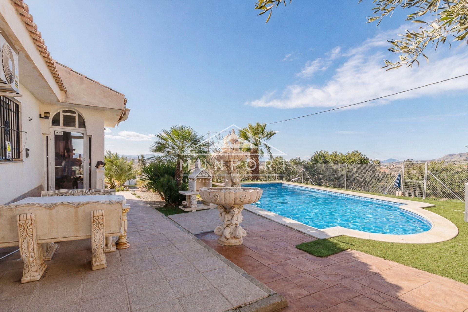 Resale - Villas -
Fortuna