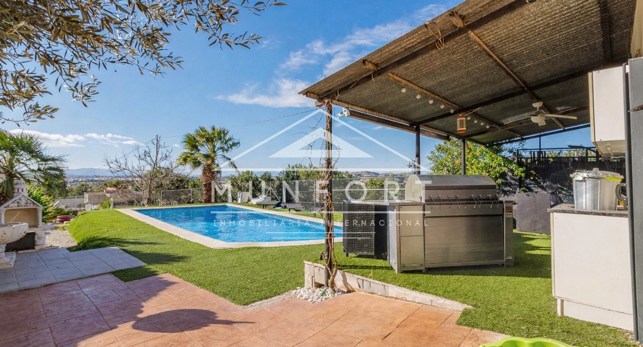 Resale - Villas -
Fortuna