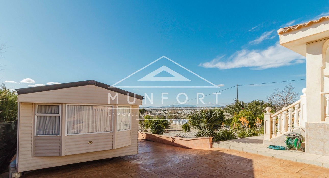 Resale - Villas -
Fortuna