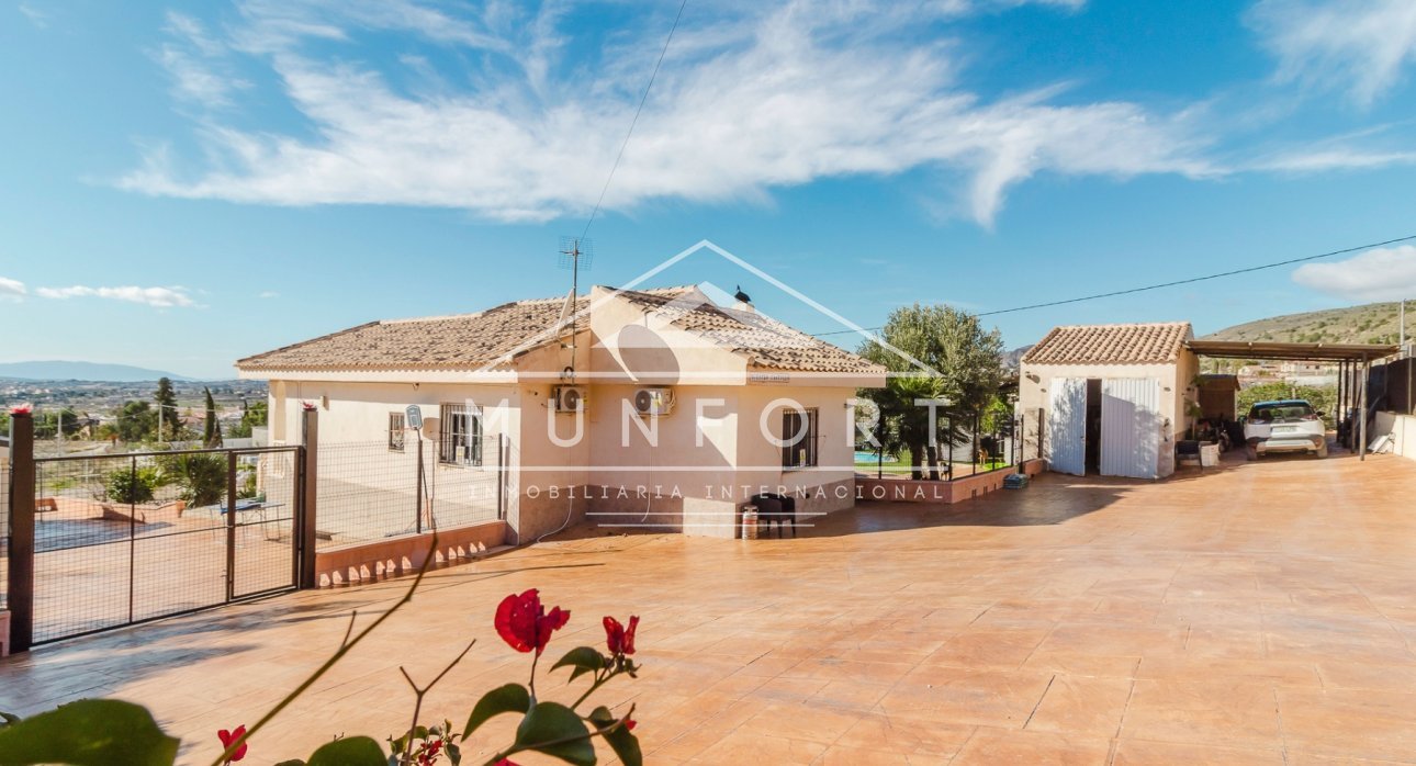 Resale - Villas -
Fortuna