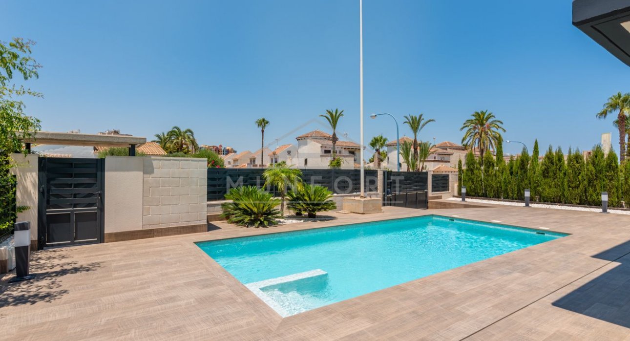Resale - Villas -
La Manga - Playa Honda
