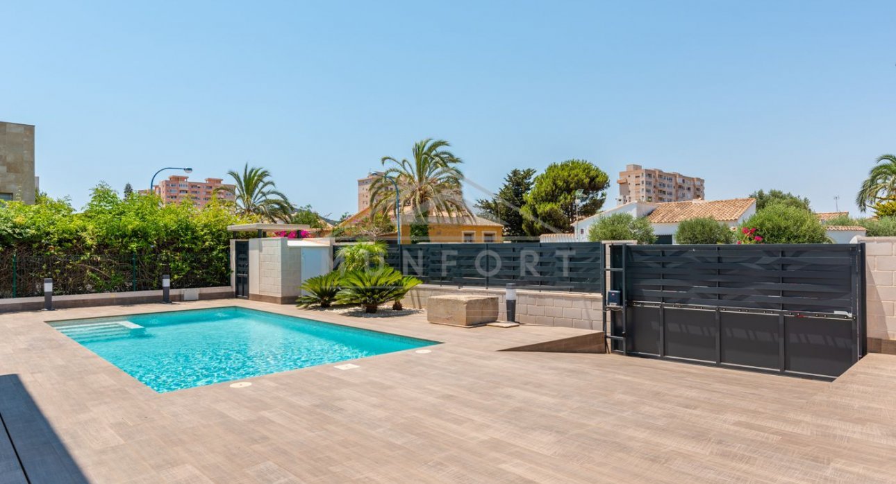 Resale - Villas -
La Manga - Playa Honda