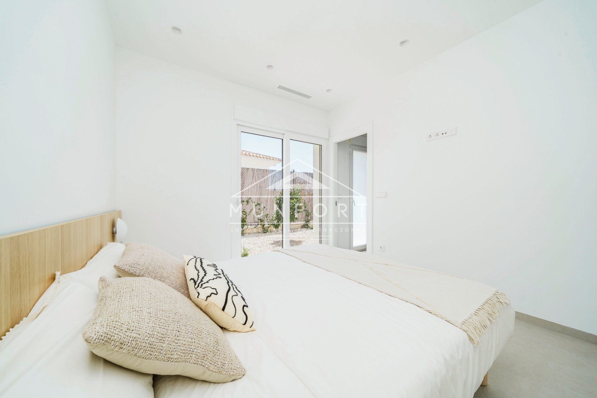 Resale - Villas -
Los Montesinos