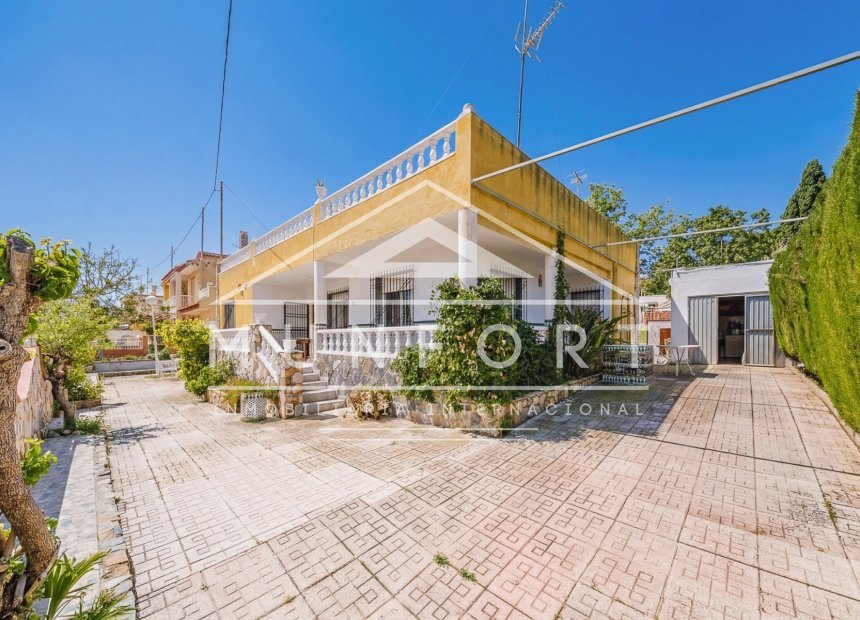 Resale - Villas -
Los Urrutias - EL CARMOLI