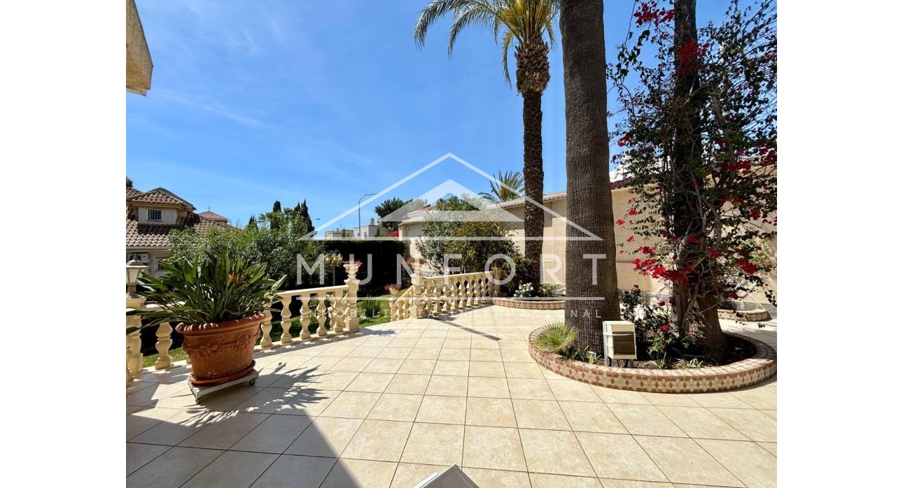 Resale - Villas -
Orihuela Costa - Dehesa de Campoamor