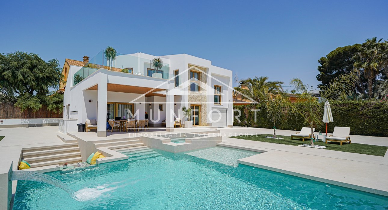 Resale - Villas -
Orihuela Costa - Dehesa de Campoamor