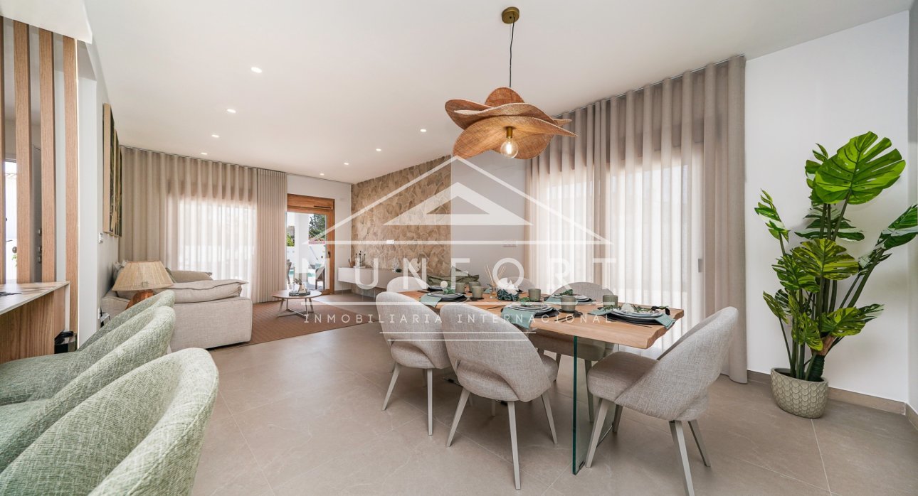 Resale - Villas -
Orihuela Costa - Dehesa de Campoamor