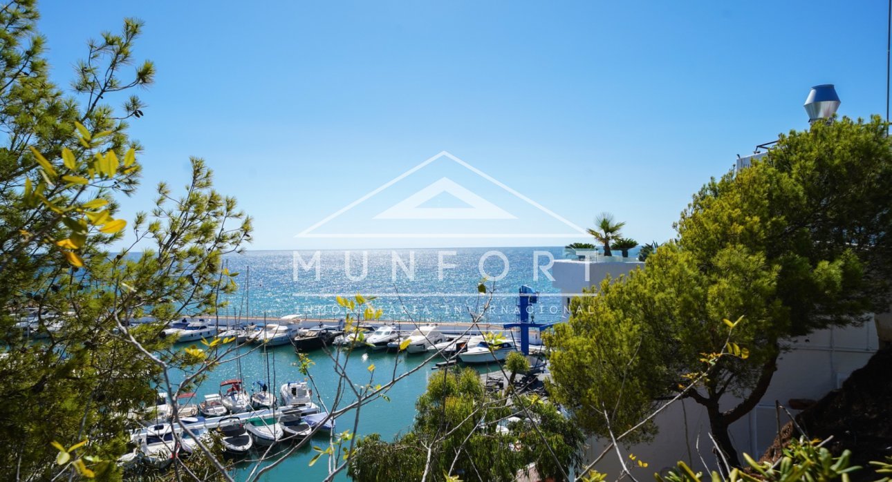 Resale - Villas -
Orihuela Costa - Dehesa de Campoamor