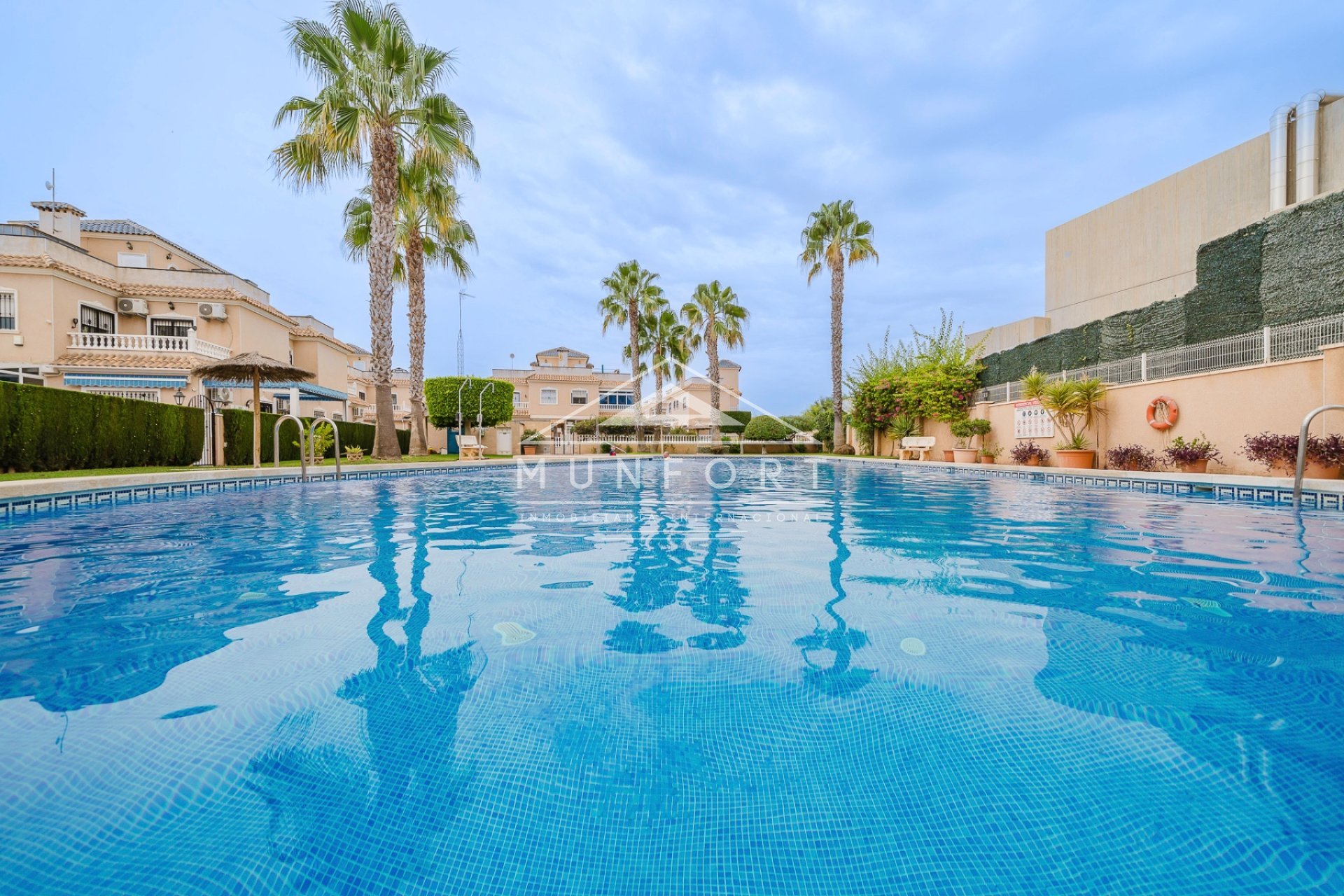 Resale - Villas -
Orihuela Costa - La Regia