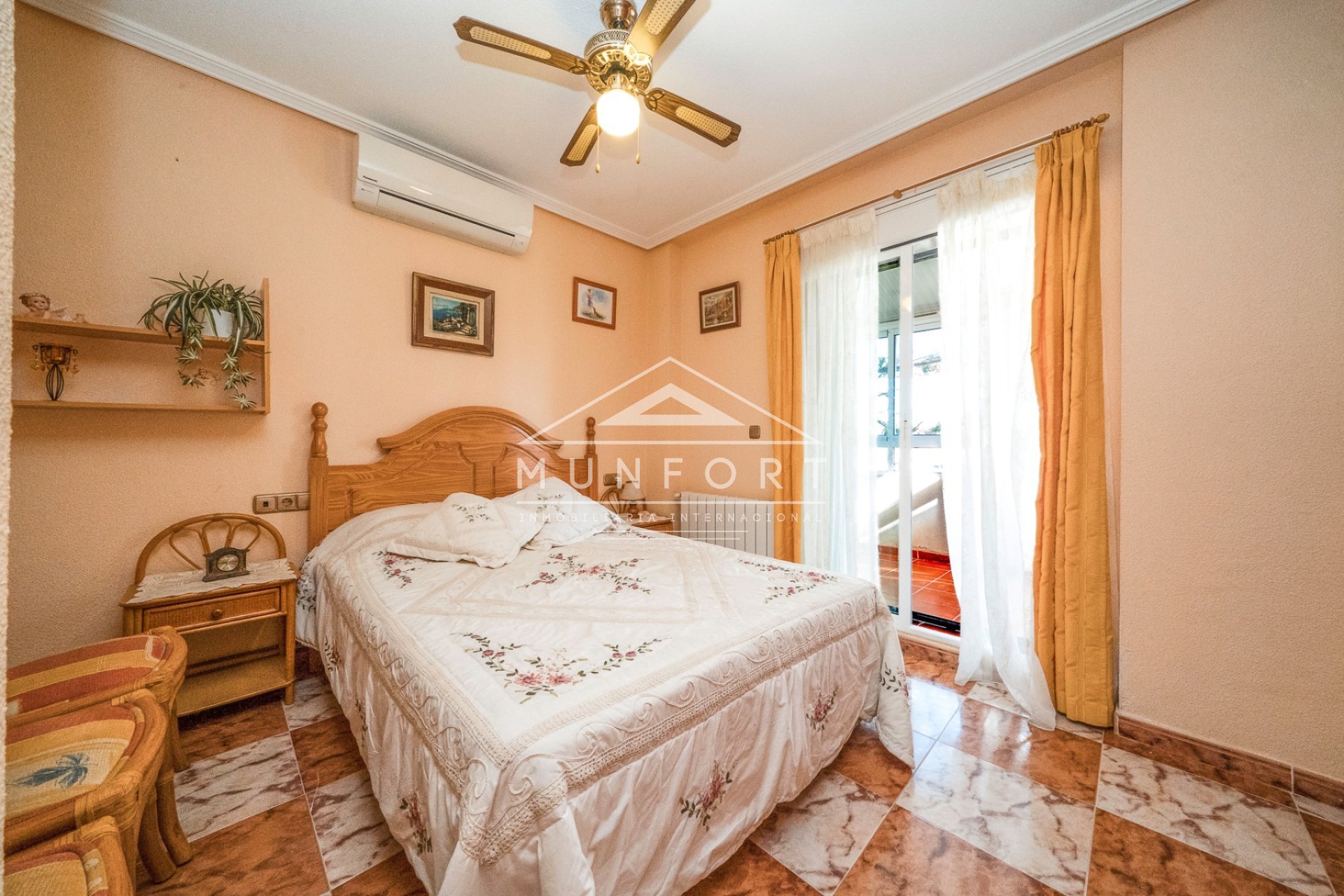 Resale - Villas -
Orihuela Costa - La Regia
