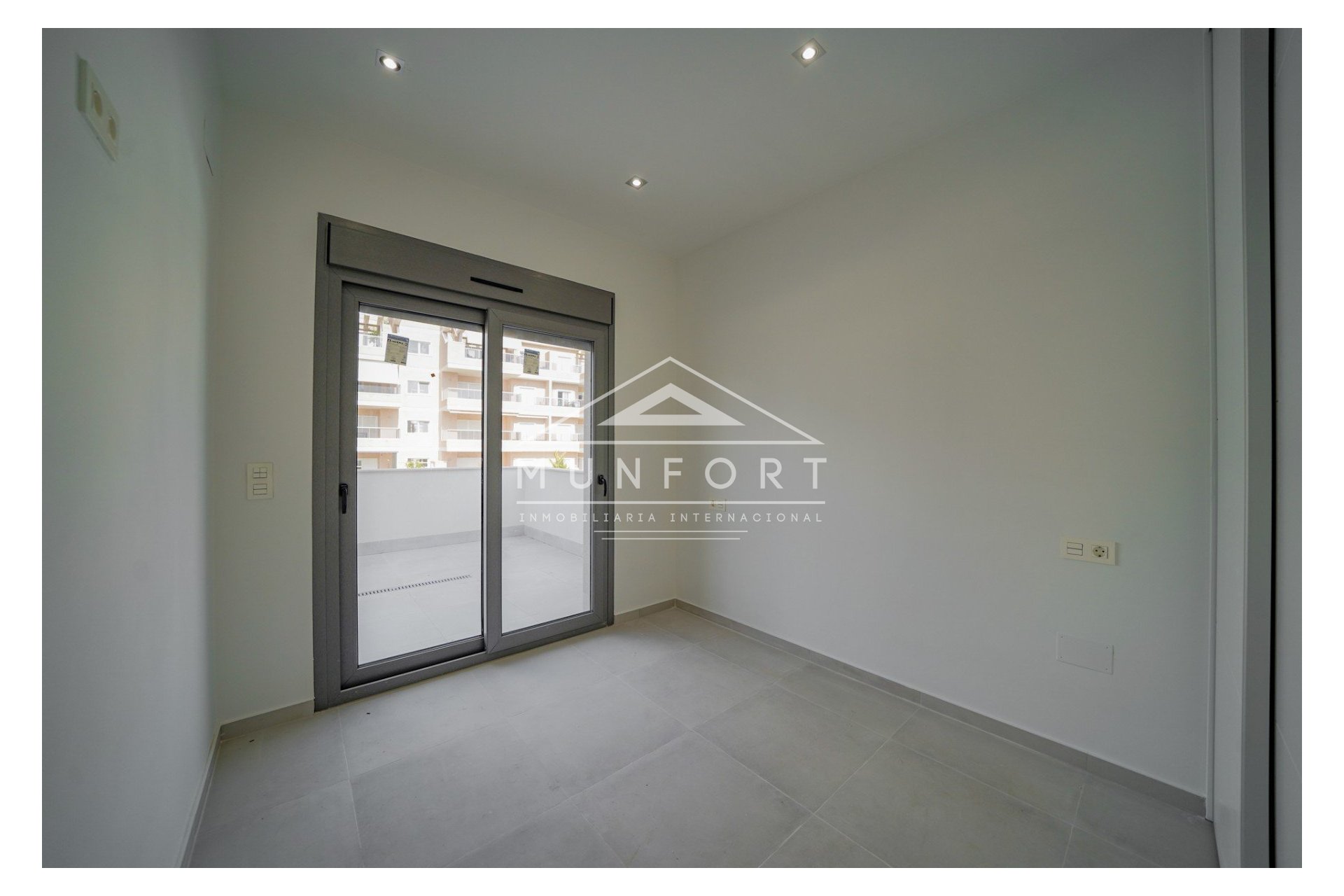 Resale - Villas -
Orihuela Costa - La Zenia