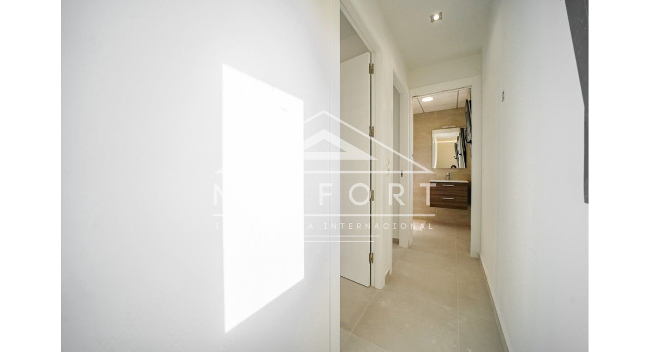 Resale - Villas -
Orihuela Costa - La Zenia