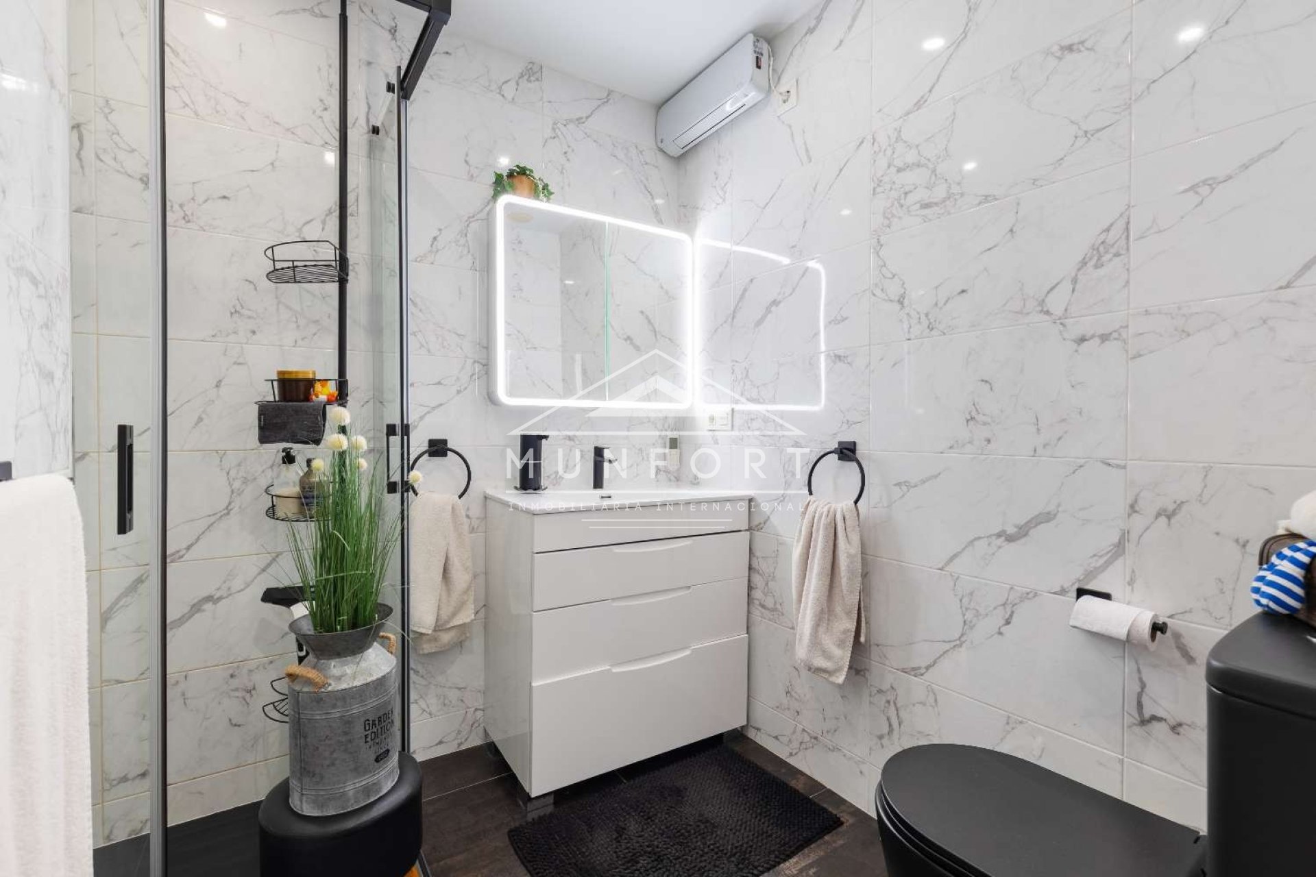 Resale - Villas -
Orihuela Costa - Los Altos de Villamartín