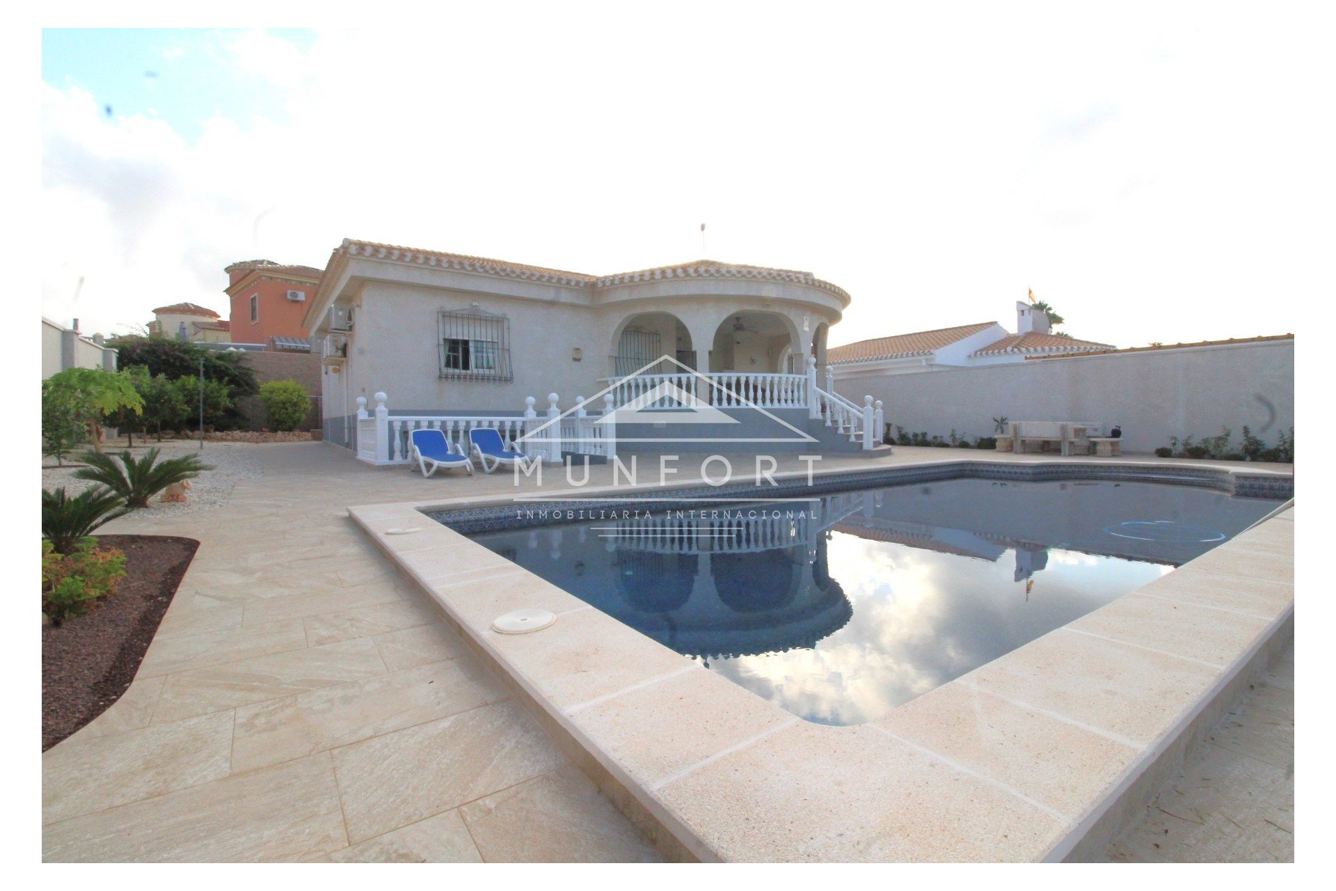 Resale - Villas -
Orihuela Costa - Playa Flamenca