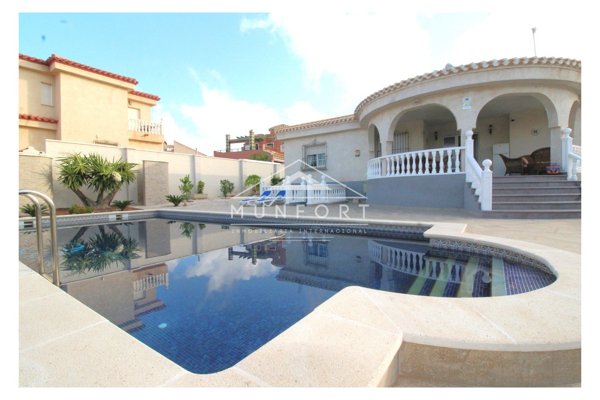 Resale - Villas -
Orihuela Costa - Playa Flamenca