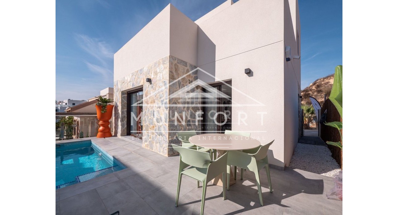 Resale - Villas -
Orihuela Costa - Villamartín