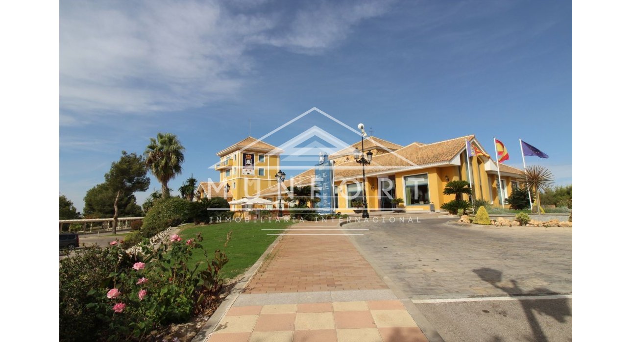 Resale - Villas -
Orihuela Costa - Villamartín