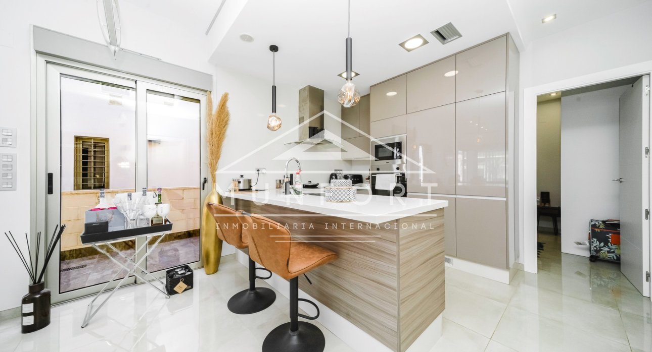 Resale - Villas -
Orihuela Costa - Villamartín