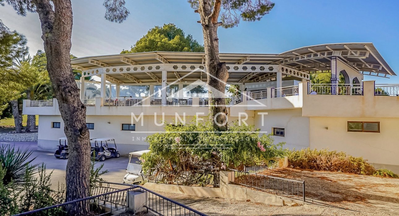 Resale - Villas -
Orihuela Costa - Villamartín