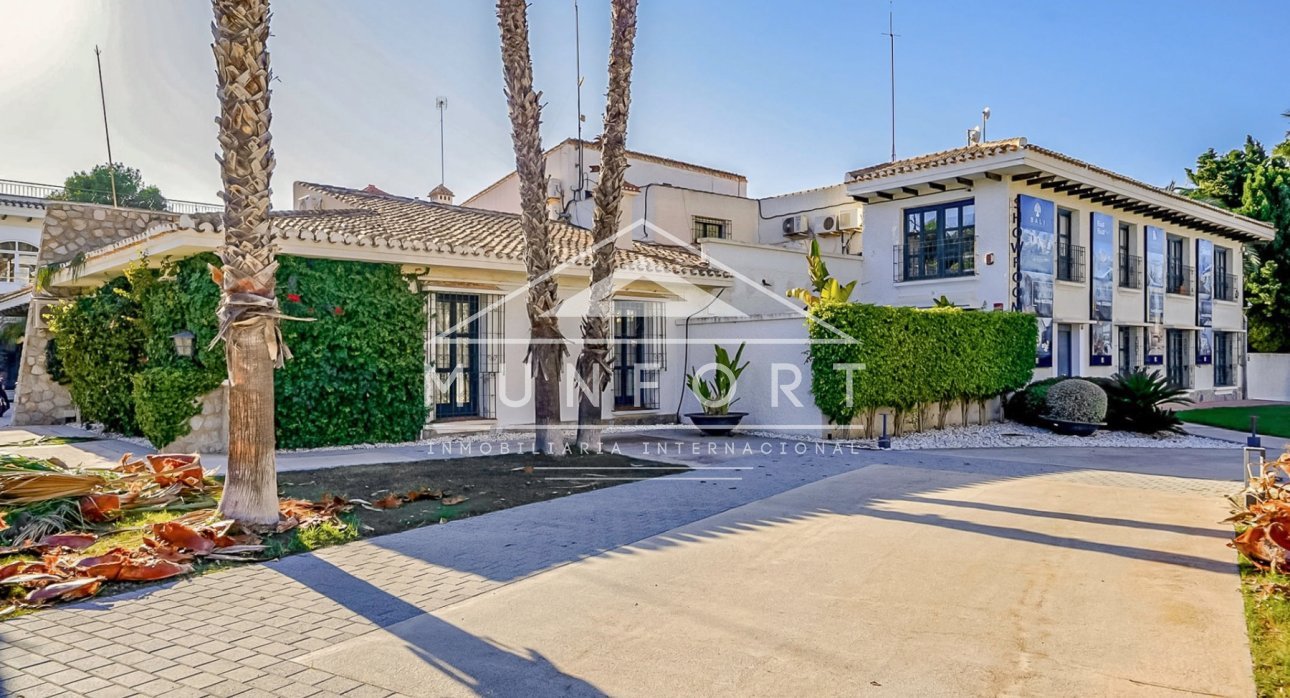 Resale - Villas -
Orihuela Costa - Villamartín