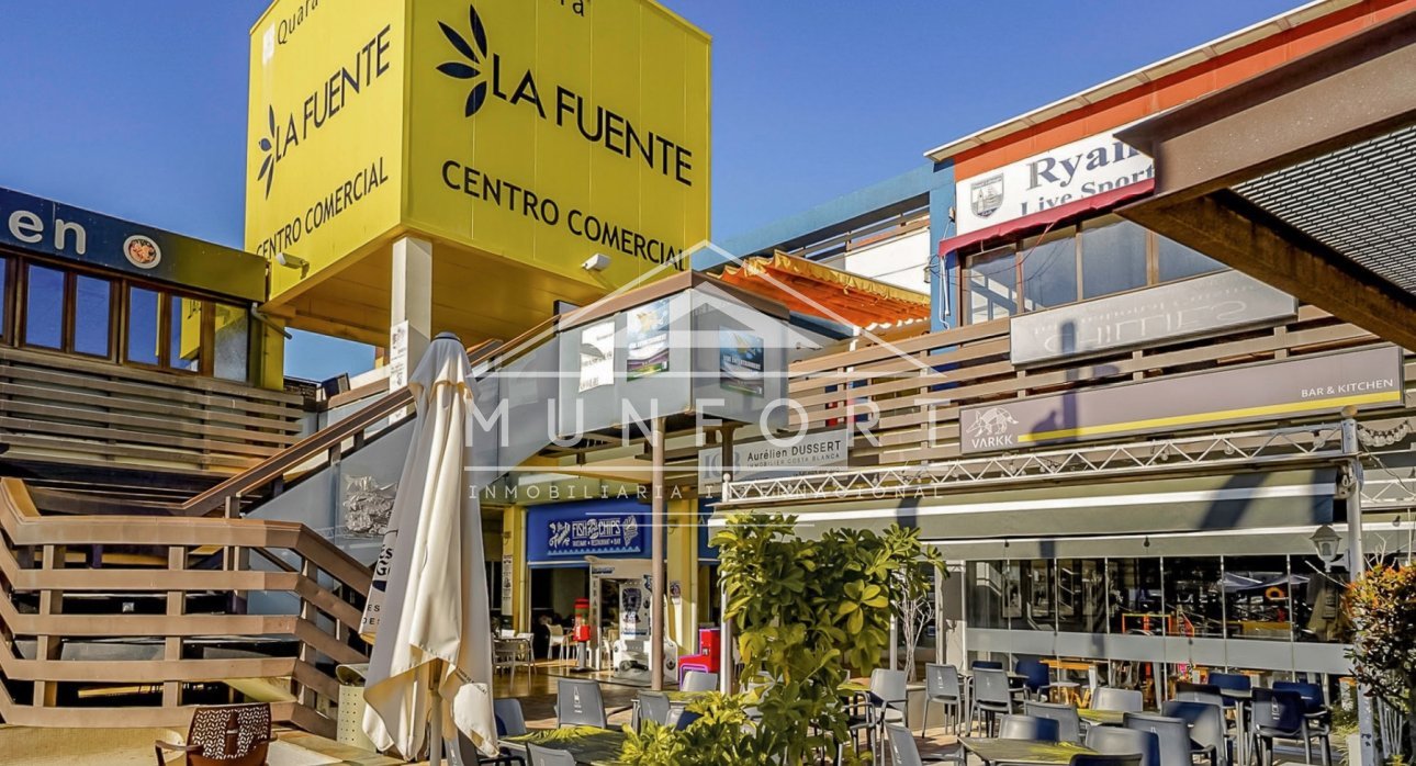 Resale - Villas -
Orihuela Costa - Villamartín