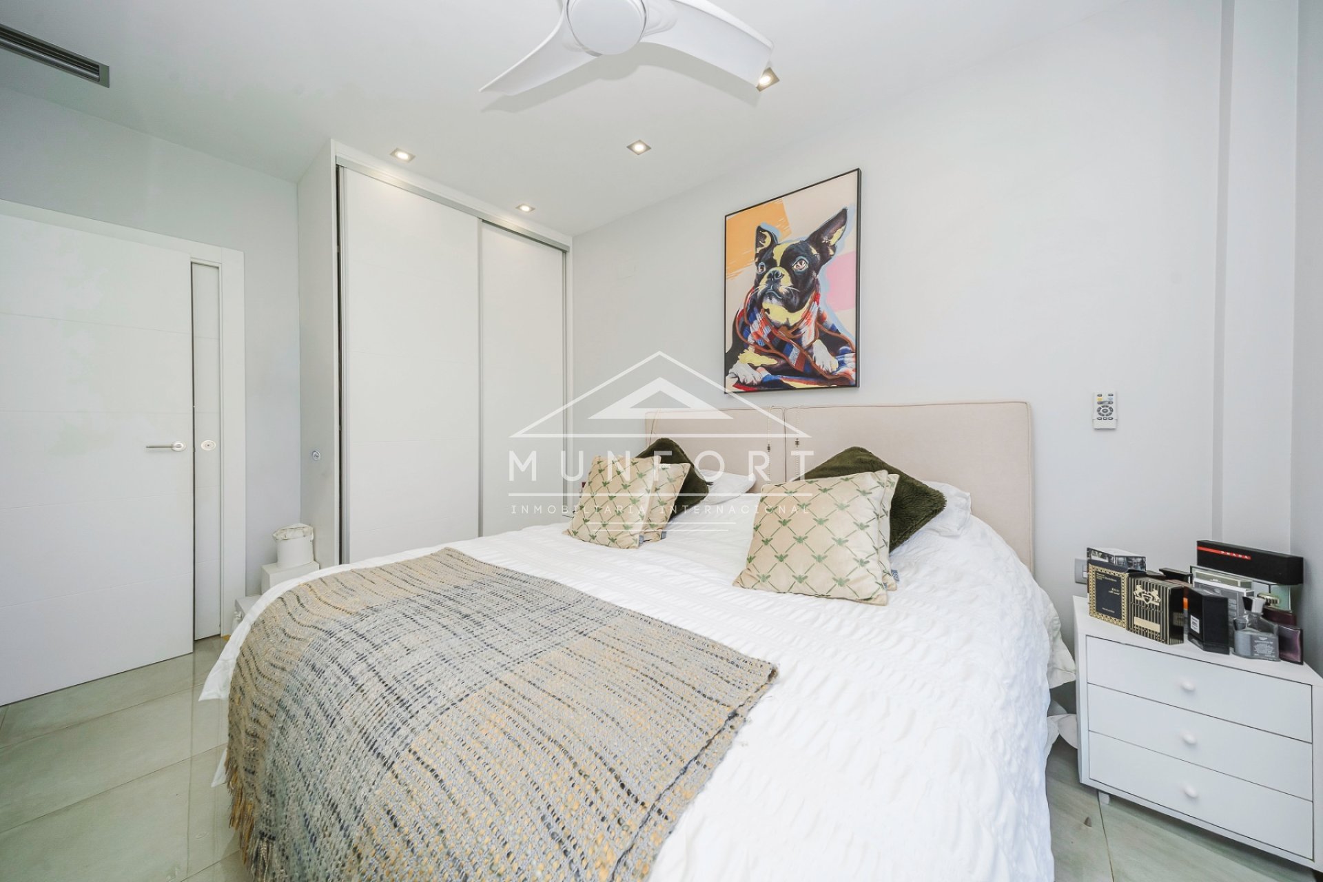 Resale - Villas -
Orihuela Costa - Villamartín