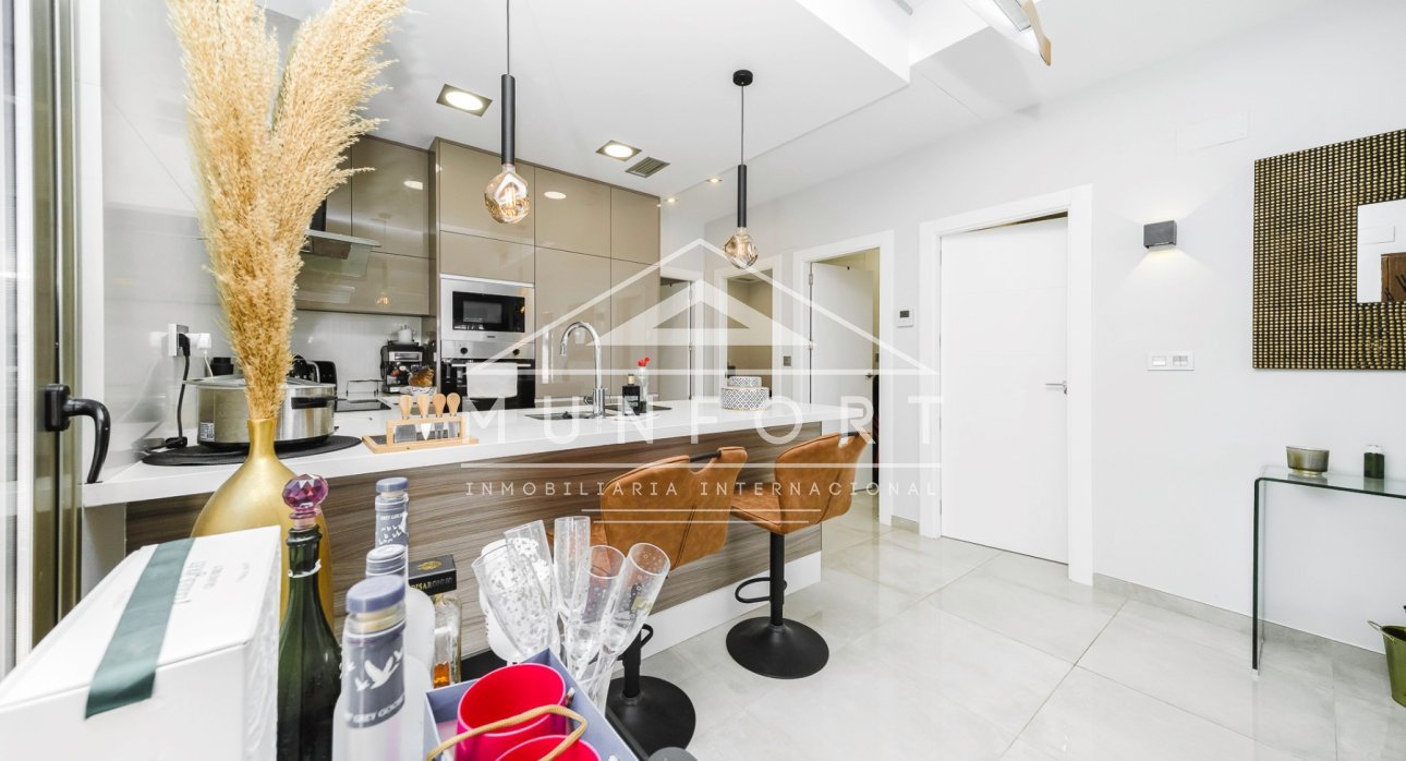 Resale - Villas -
Orihuela Costa - Villamartín