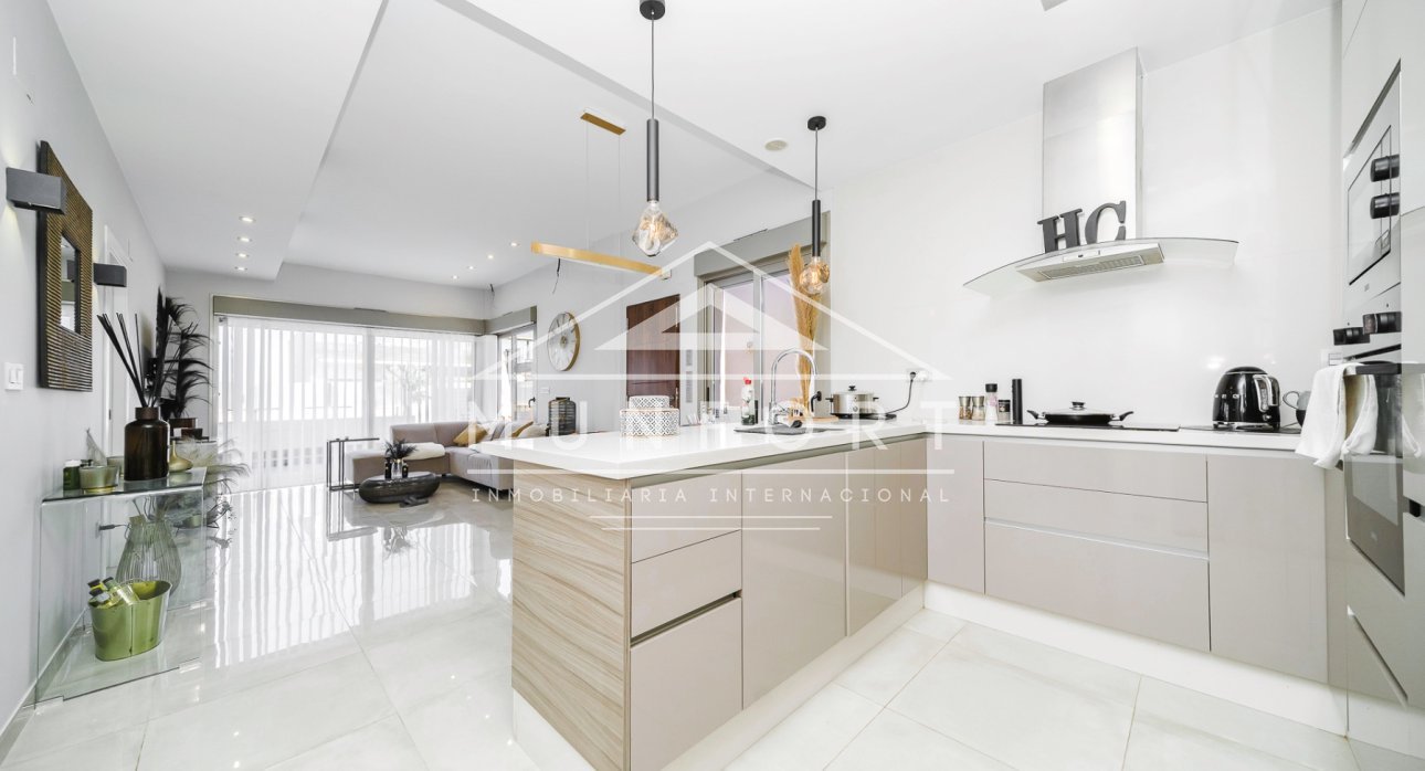 Resale - Villas -
Orihuela Costa - Villamartín