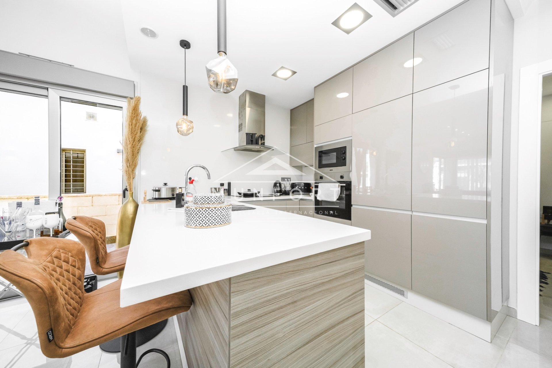 Resale - Villas -
Orihuela Costa - Villamartín