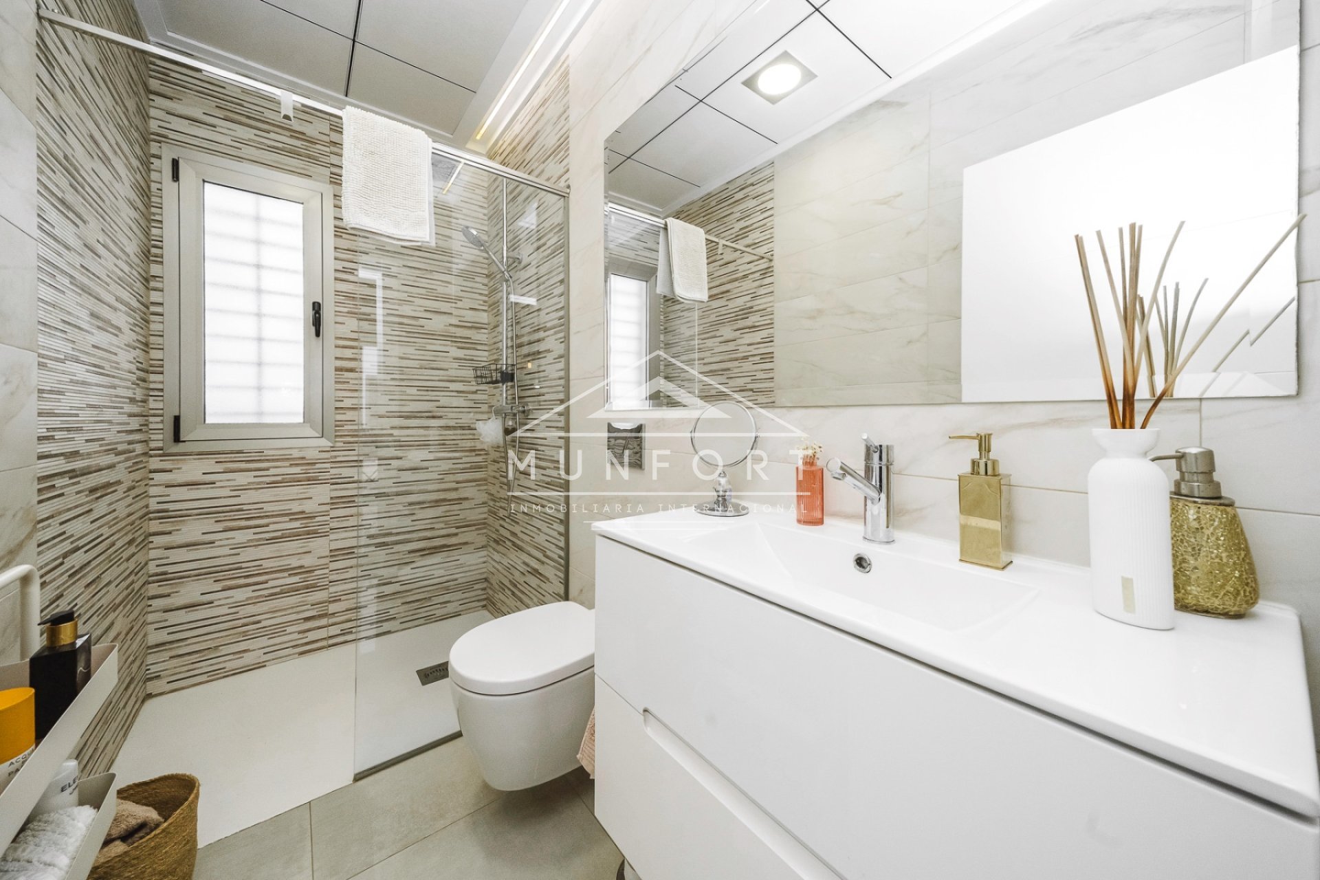 Resale - Villas -
Orihuela Costa - Villamartín