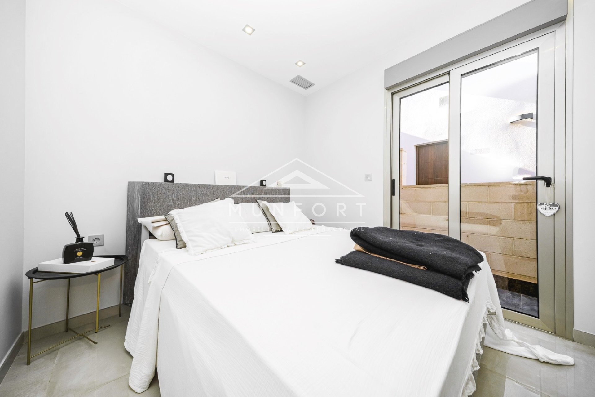 Resale - Villas -
Orihuela Costa - Villamartín