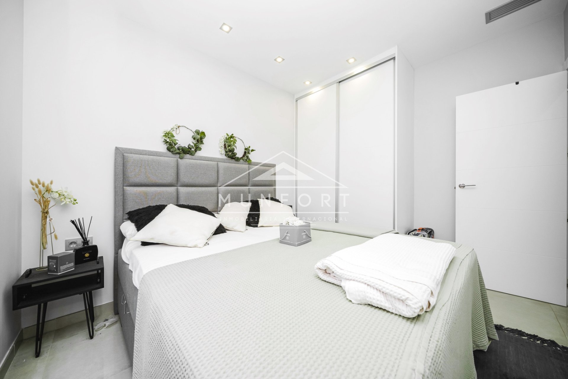 Resale - Villas -
Orihuela Costa - Villamartín