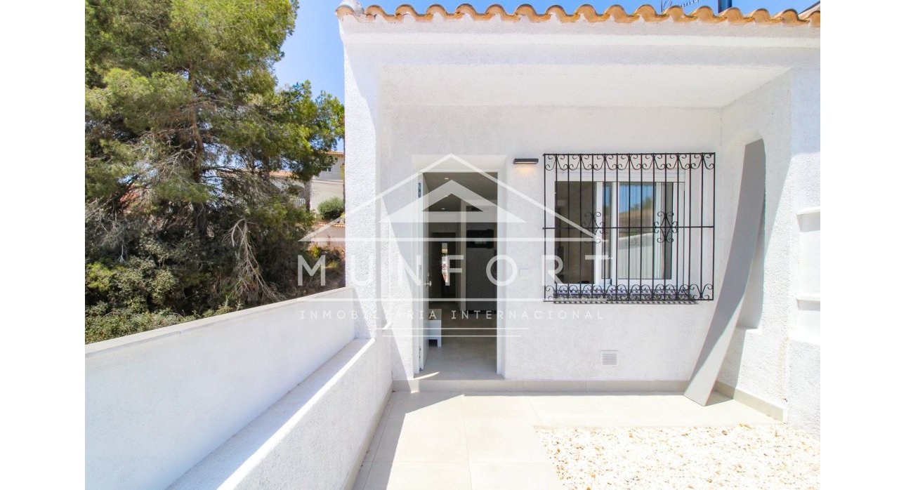 Resale - Villas -
Orihuela Costa - Villamartín