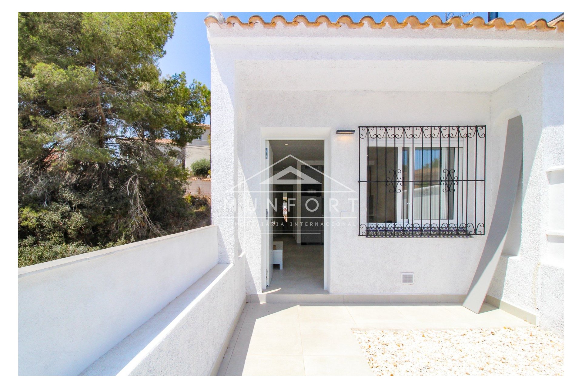 Resale - Villas -
Orihuela Costa - Villamartín