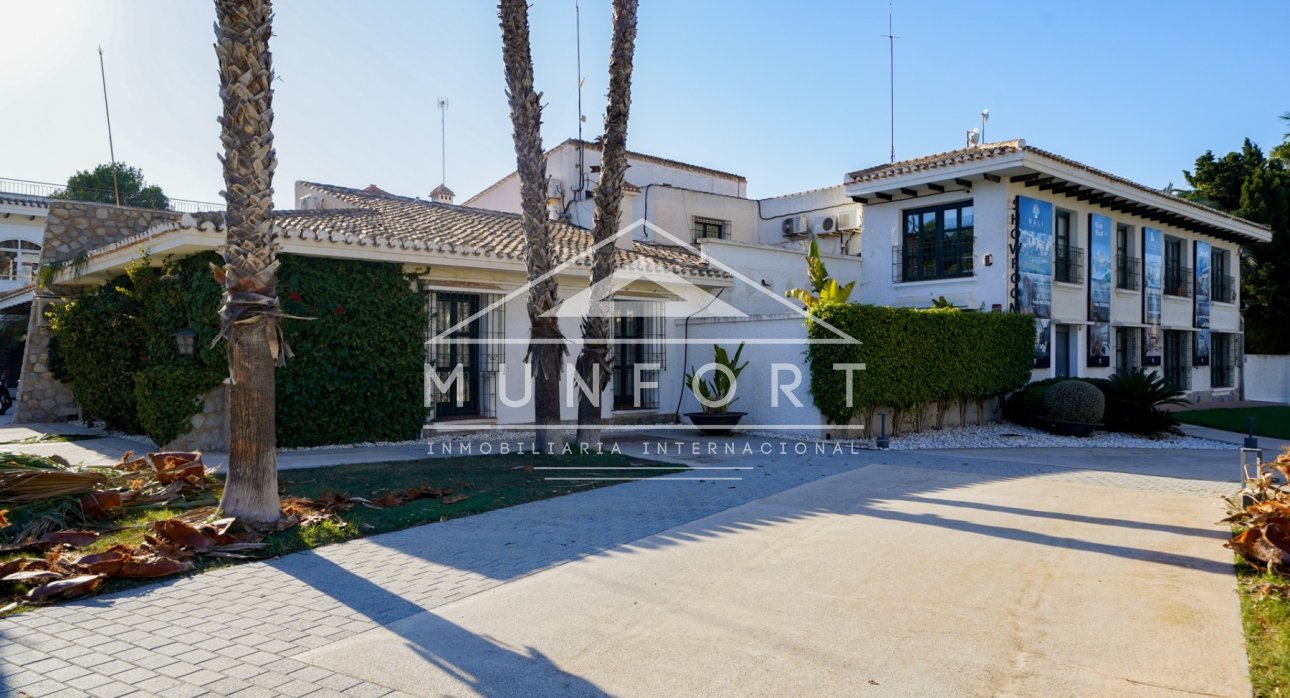 Resale - Villas -
Orihuela Costa - Villamartín