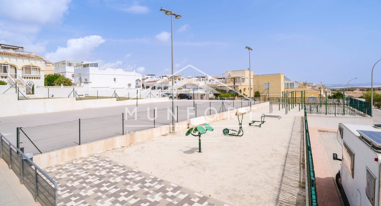 Resale - Villas -
Orihuela Costa - Villamartin