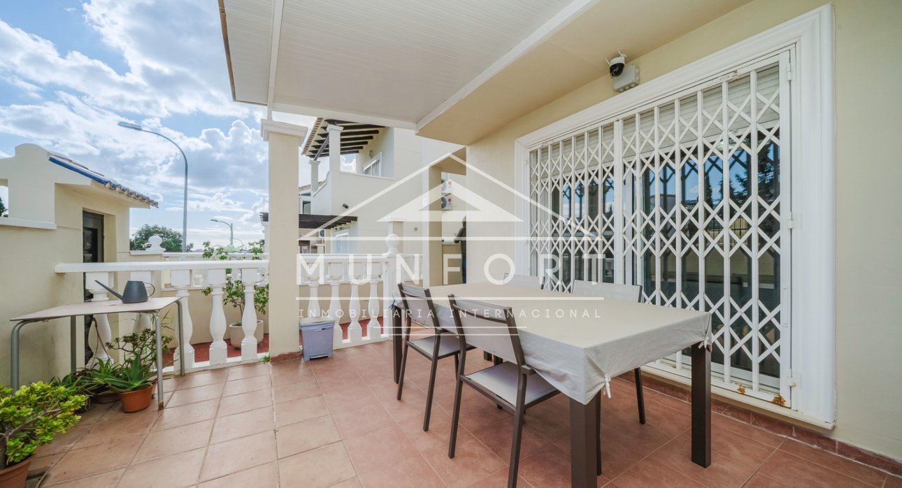 Resale - Villas -
Orihuela Costa - Villamartín