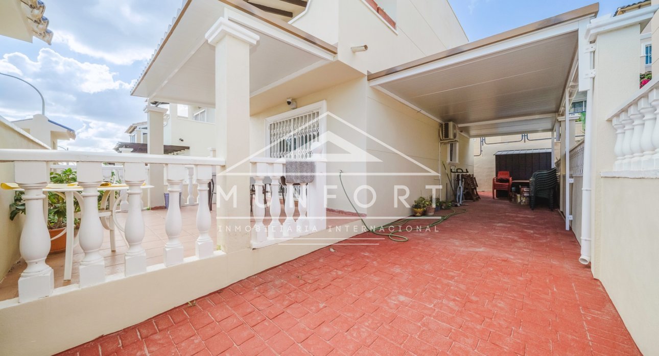 Resale - Villas -
Orihuela Costa - Villamartín