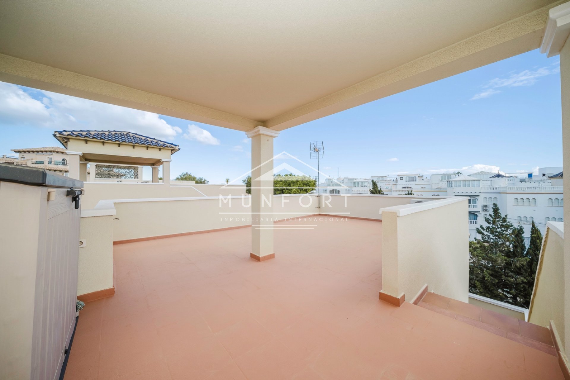 Resale - Villas -
Orihuela Costa - Villamartín